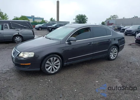2008 Volkswagen Passat Komfort z USA, uszkodzony, nr VIN WVWAK73C88P052203